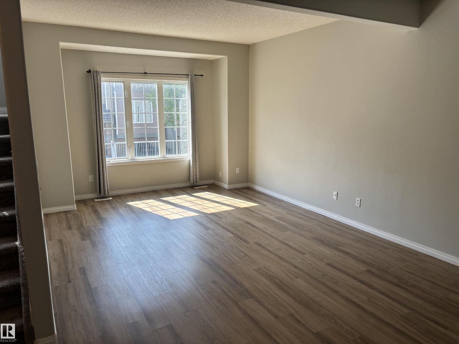 Photo 10 of 21 5102 30 Av, Beaumont AB