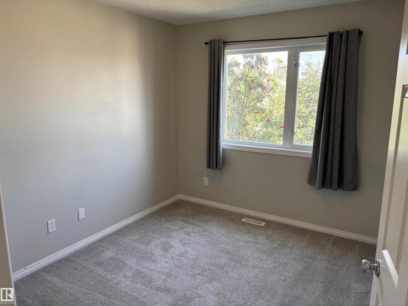 Photo 17 of 21 5102 30 Av, Beaumont AB