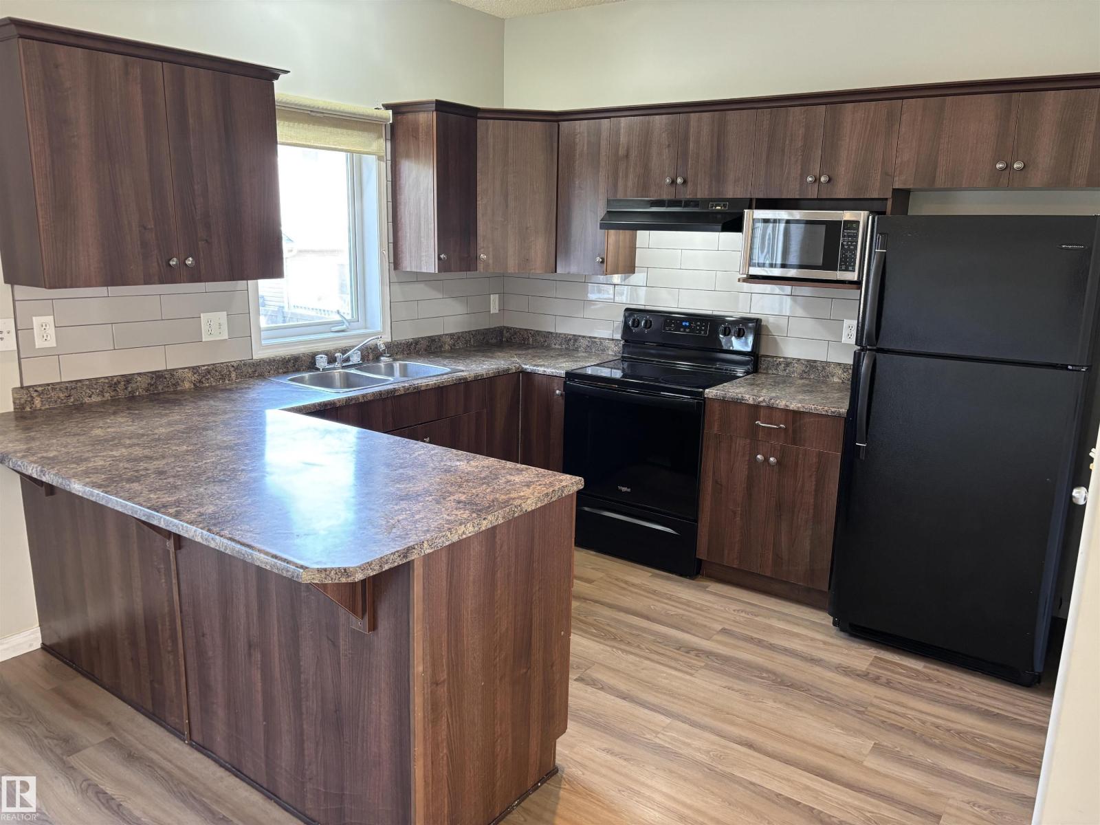 Photo 5 of 21 5102 30 Av, Beaumont AB