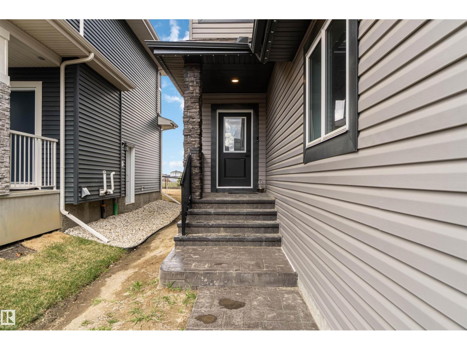 Photo 7 of 21024 128 Av Nw, Edmonton AB