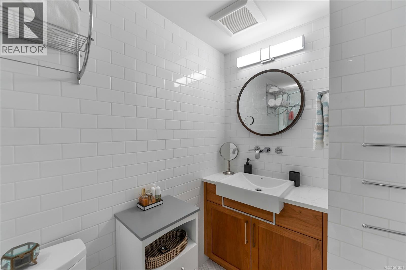 Photo 15 of 803 930 Yates St, Victoria BC