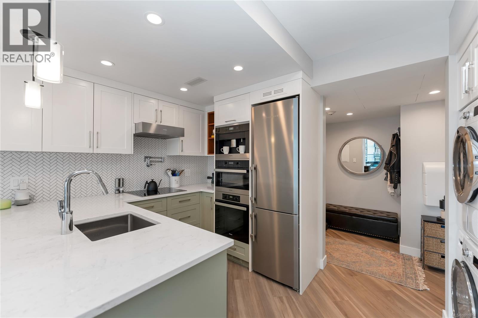 Photo 5 of 803 930 Yates St, Victoria BC