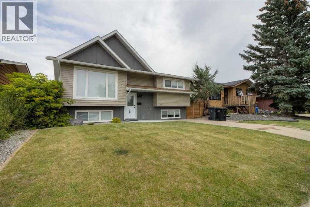 Photo 2 of 23 Trent Road W, Lethbridge AB