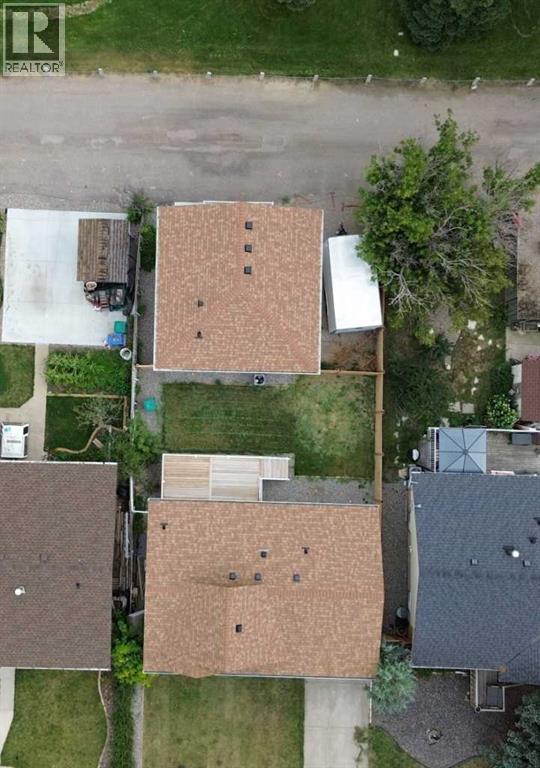 Photo 31 of 23 Trent Road W, Lethbridge AB