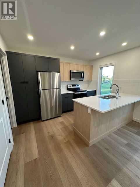 Photo 39 of 23 Trent Road W, Lethbridge AB