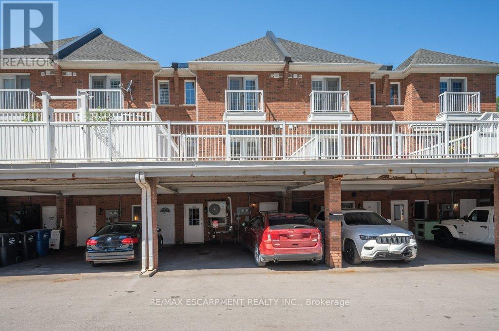 Photo 43 of 2082 Pine Street, Burlington ON