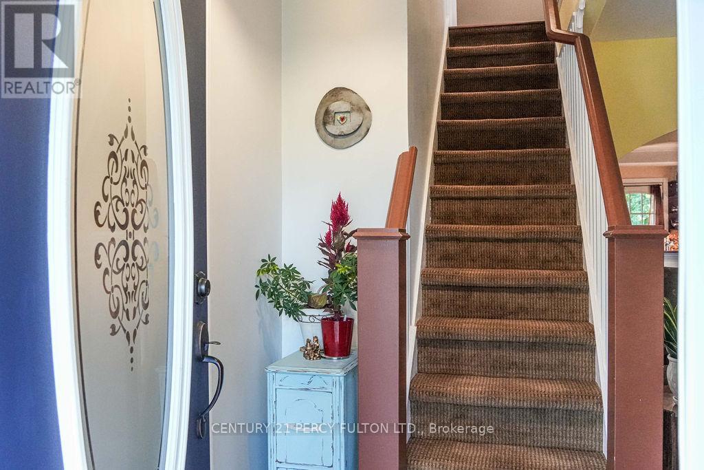 Photo 11 of 101 Roxborough Avenue, Oshawa ON