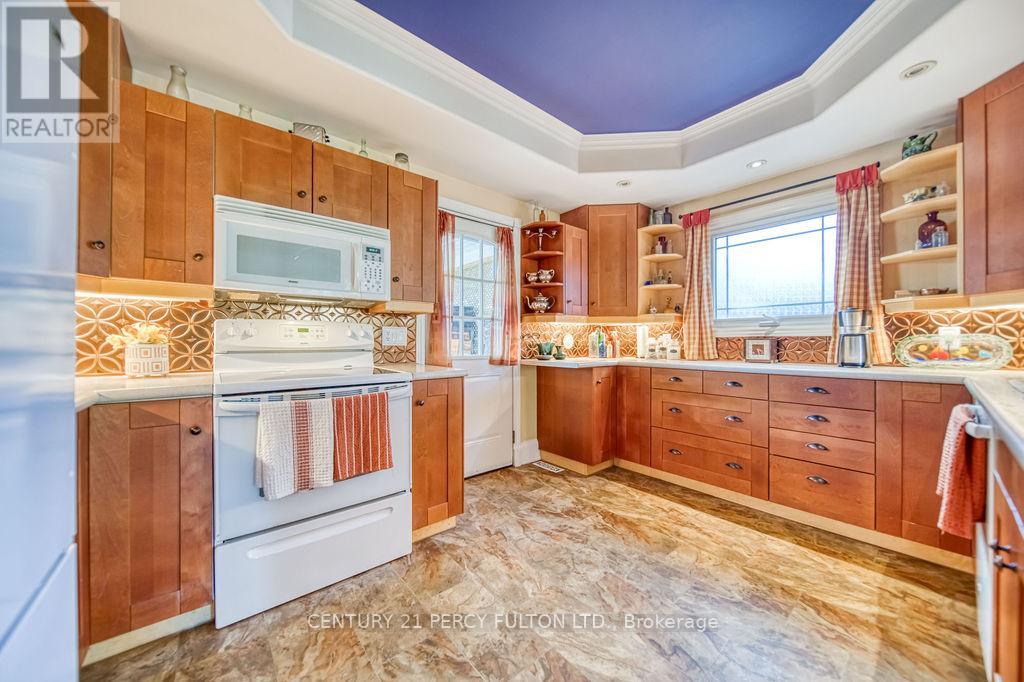 Photo 21 of 101 Roxborough Avenue, Oshawa ON