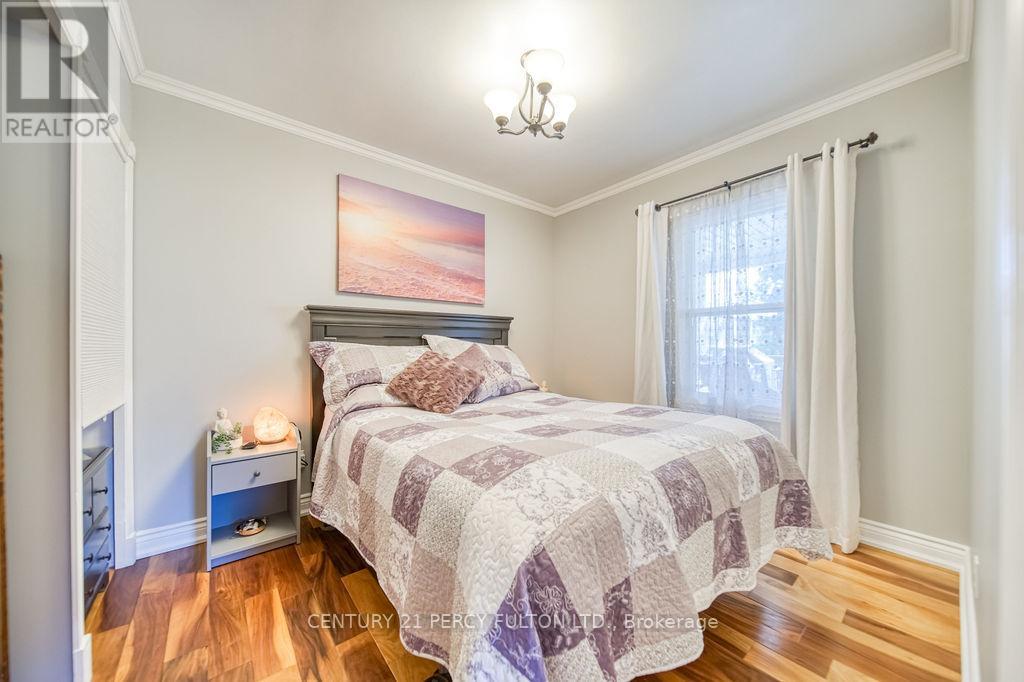 Photo 25 of 101 Roxborough Avenue, Oshawa ON