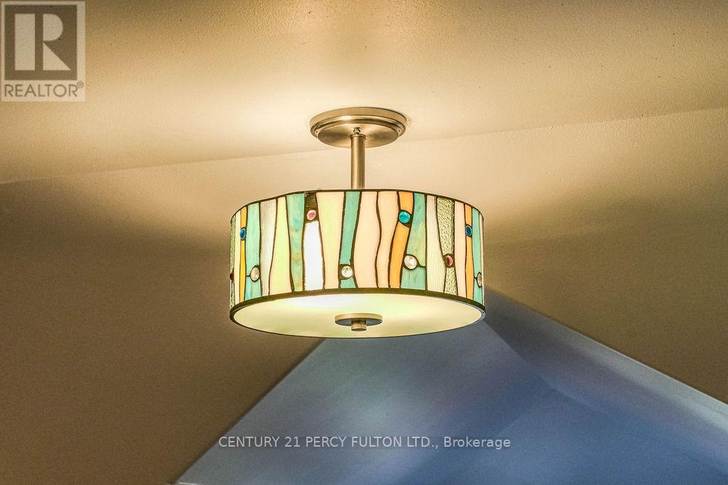 Photo 35 of 101 Roxborough Avenue, Oshawa ON