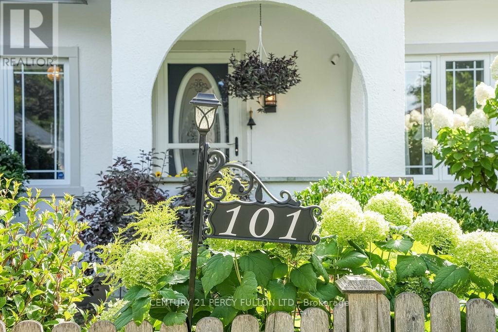 Photo 4 of 101 Roxborough Avenue, Oshawa ON