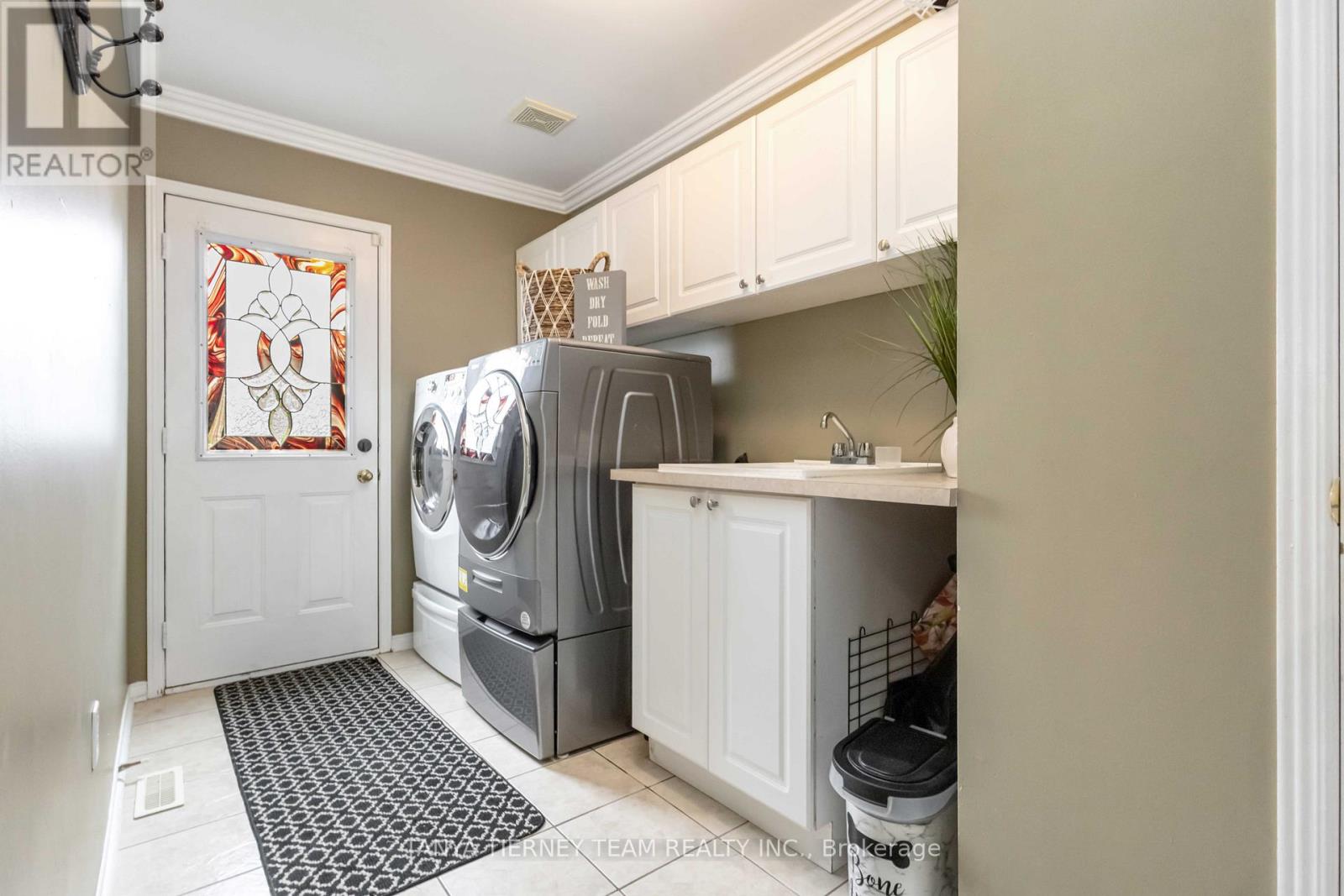 Photo 19 of 11 Claridge Crescent, Whitby ON