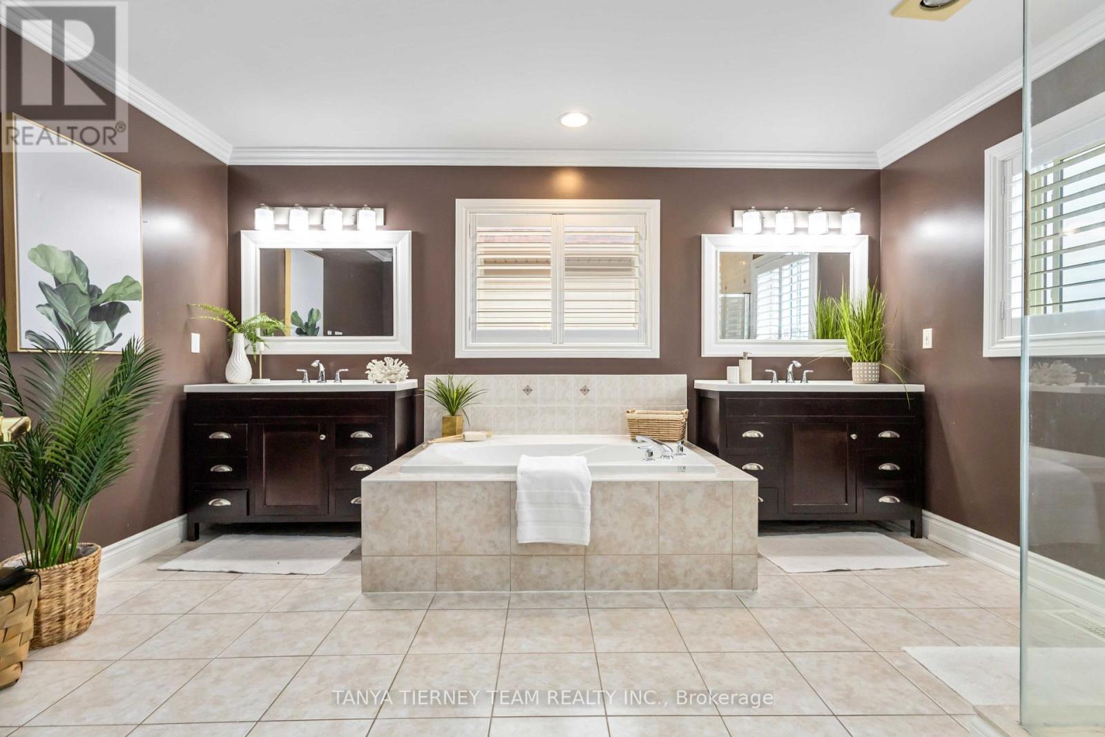 Photo 24 of 11 Claridge Crescent, Whitby ON