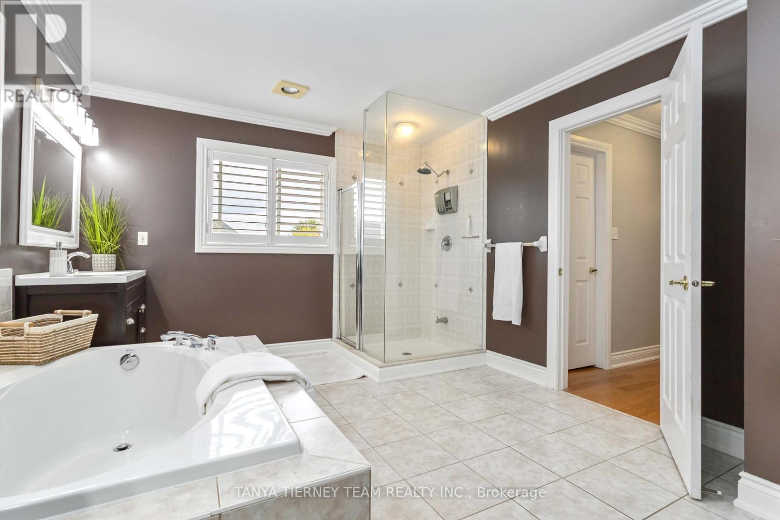 Photo 25 of 11 Claridge Crescent, Whitby ON