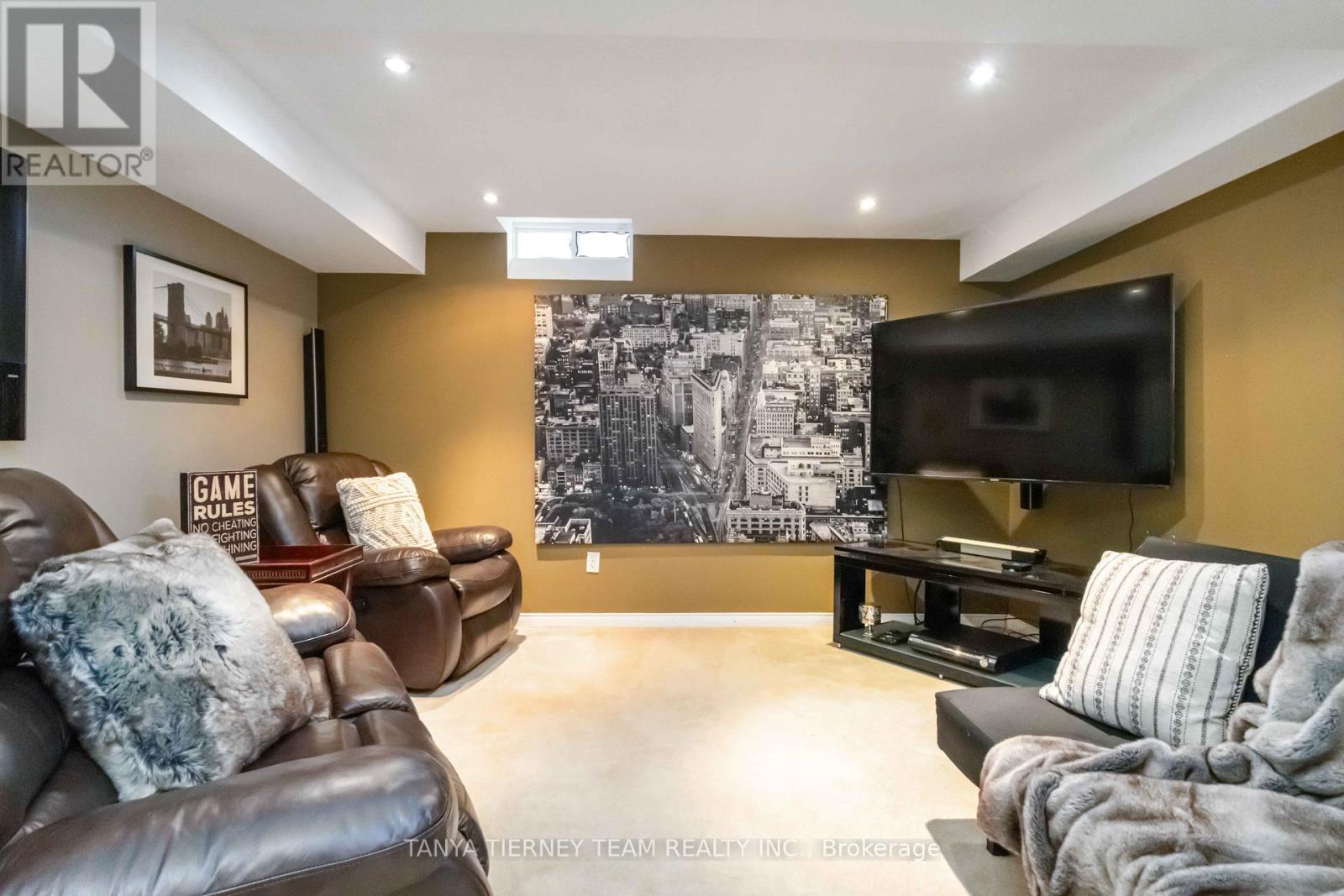 Photo 34 of 11 Claridge Crescent, Whitby ON