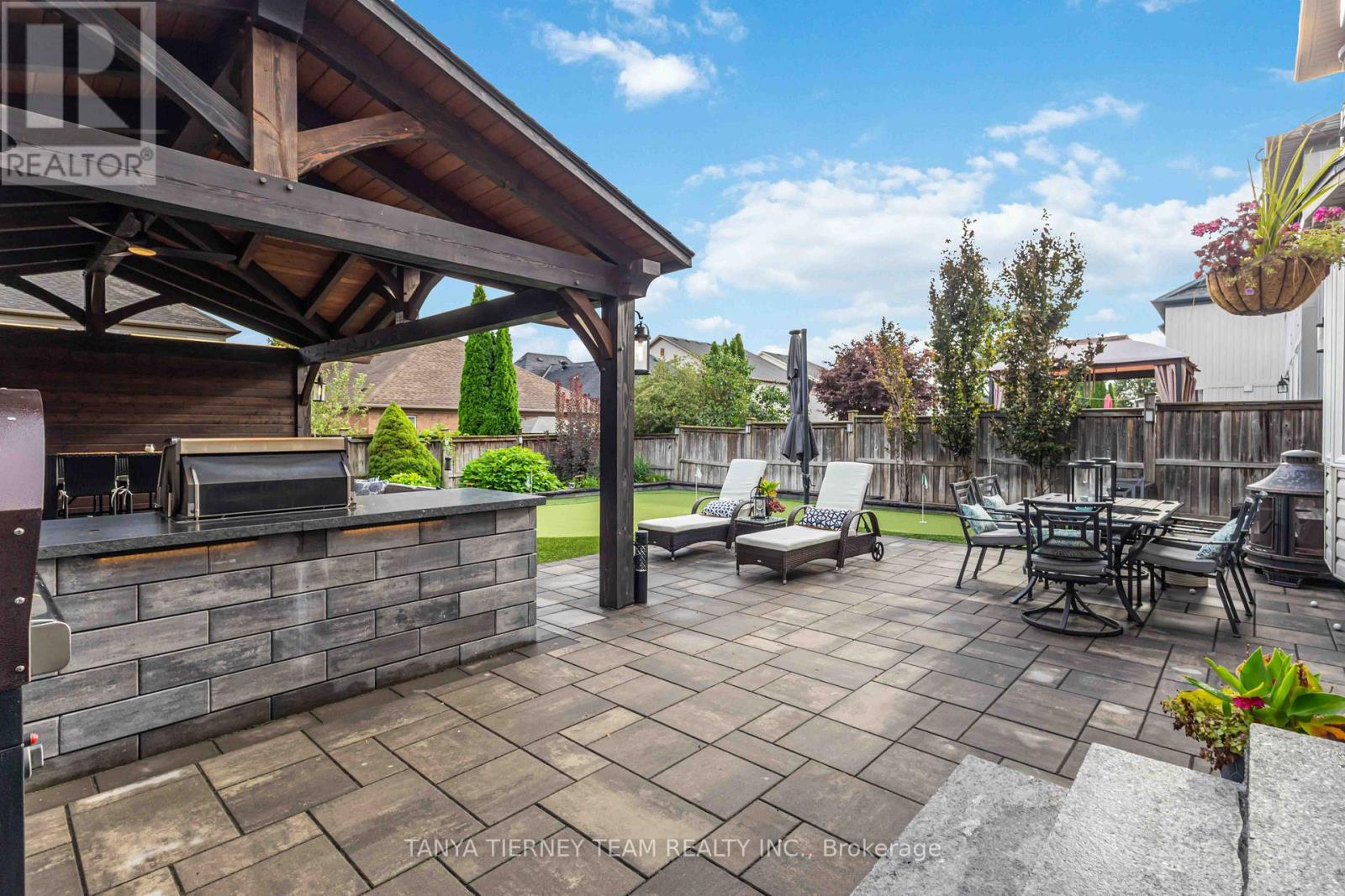 Photo 37 of 11 Claridge Crescent, Whitby ON