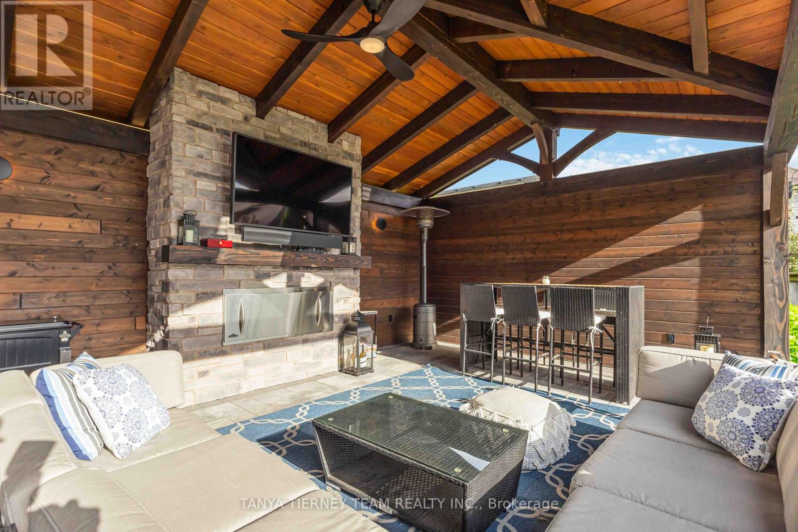 Photo 39 of 11 Claridge Crescent, Whitby ON
