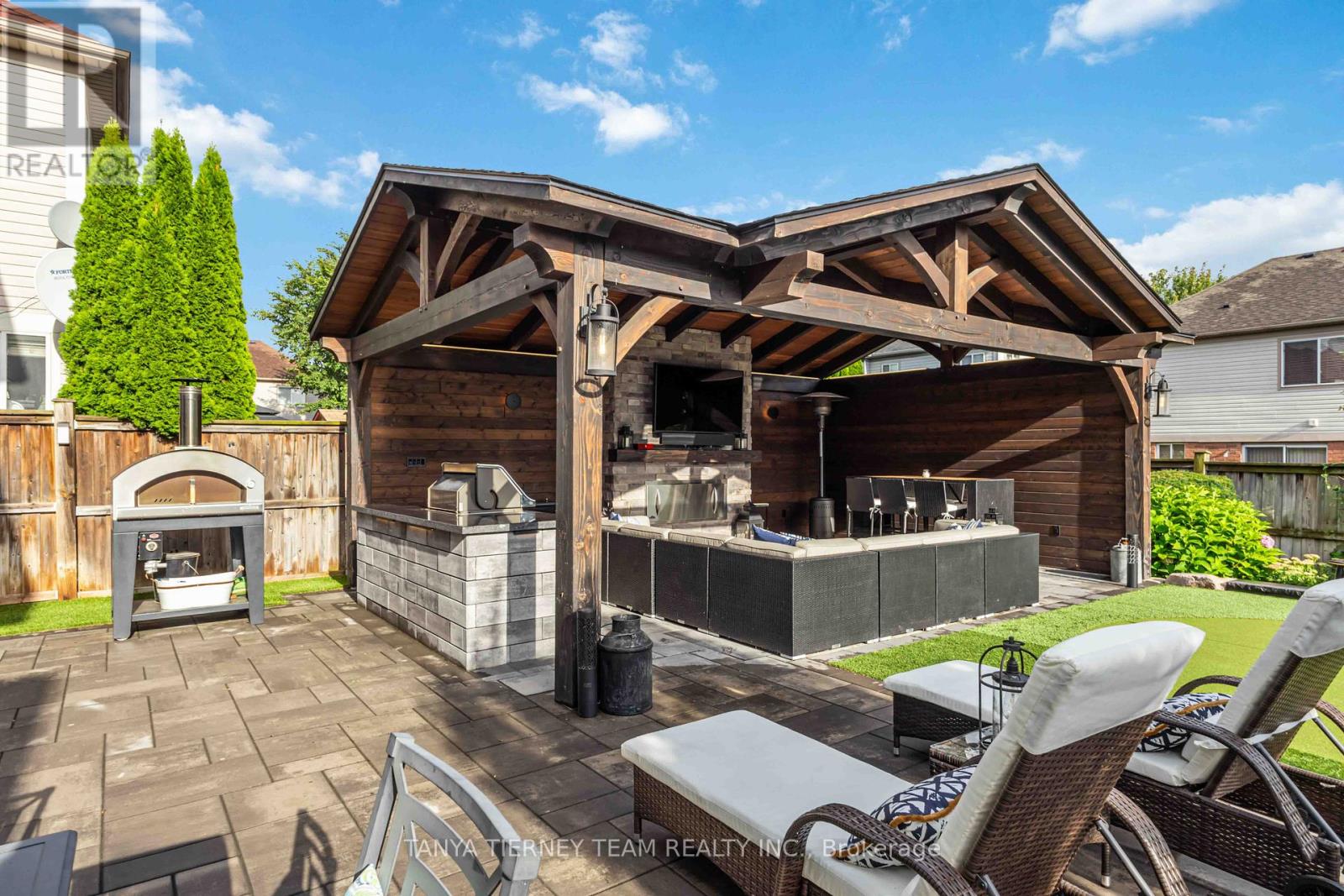 Photo 43 of 11 Claridge Crescent, Whitby ON