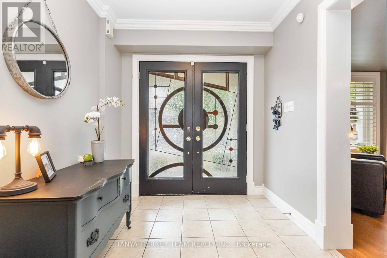 Photo 5 of 11 Claridge Crescent, Whitby ON