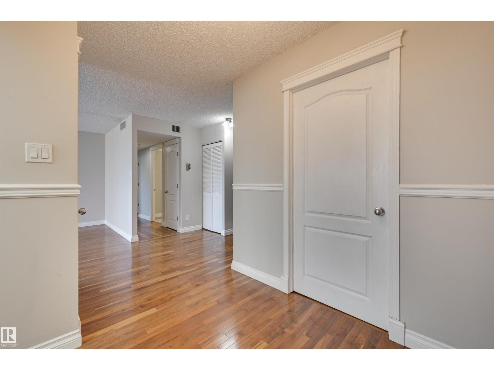 Photo 12 of 301 9921 104 St Nw, Edmonton AB