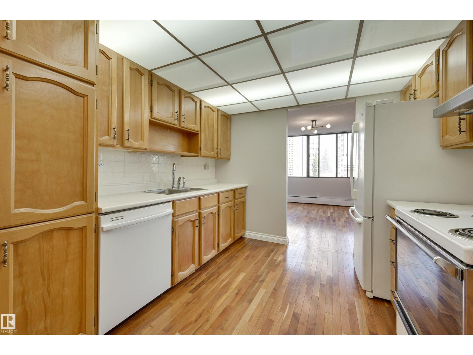 Photo 15 of 301 9921 104 St Nw, Edmonton AB