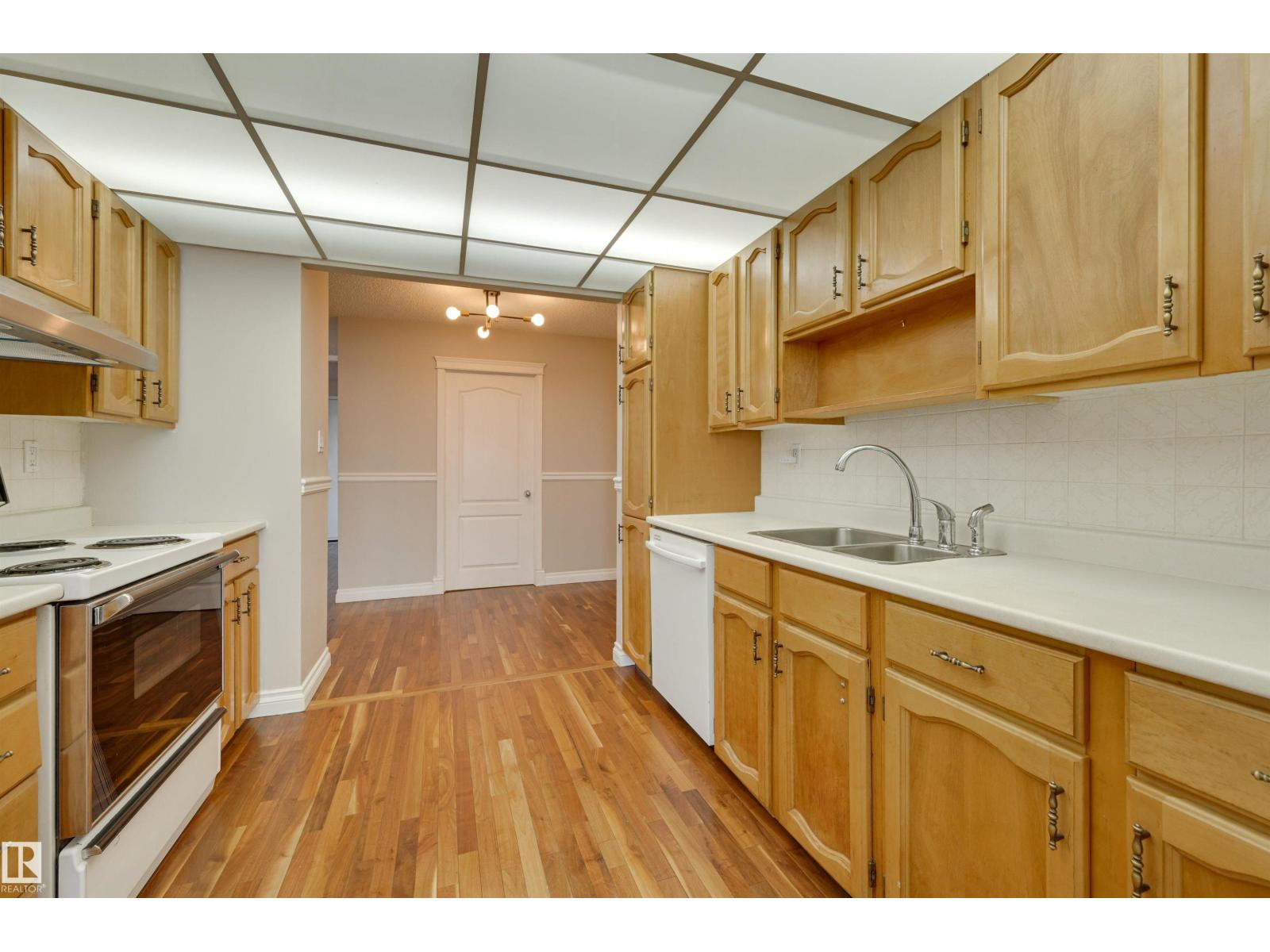 Photo 16 of 301 9921 104 St Nw, Edmonton AB