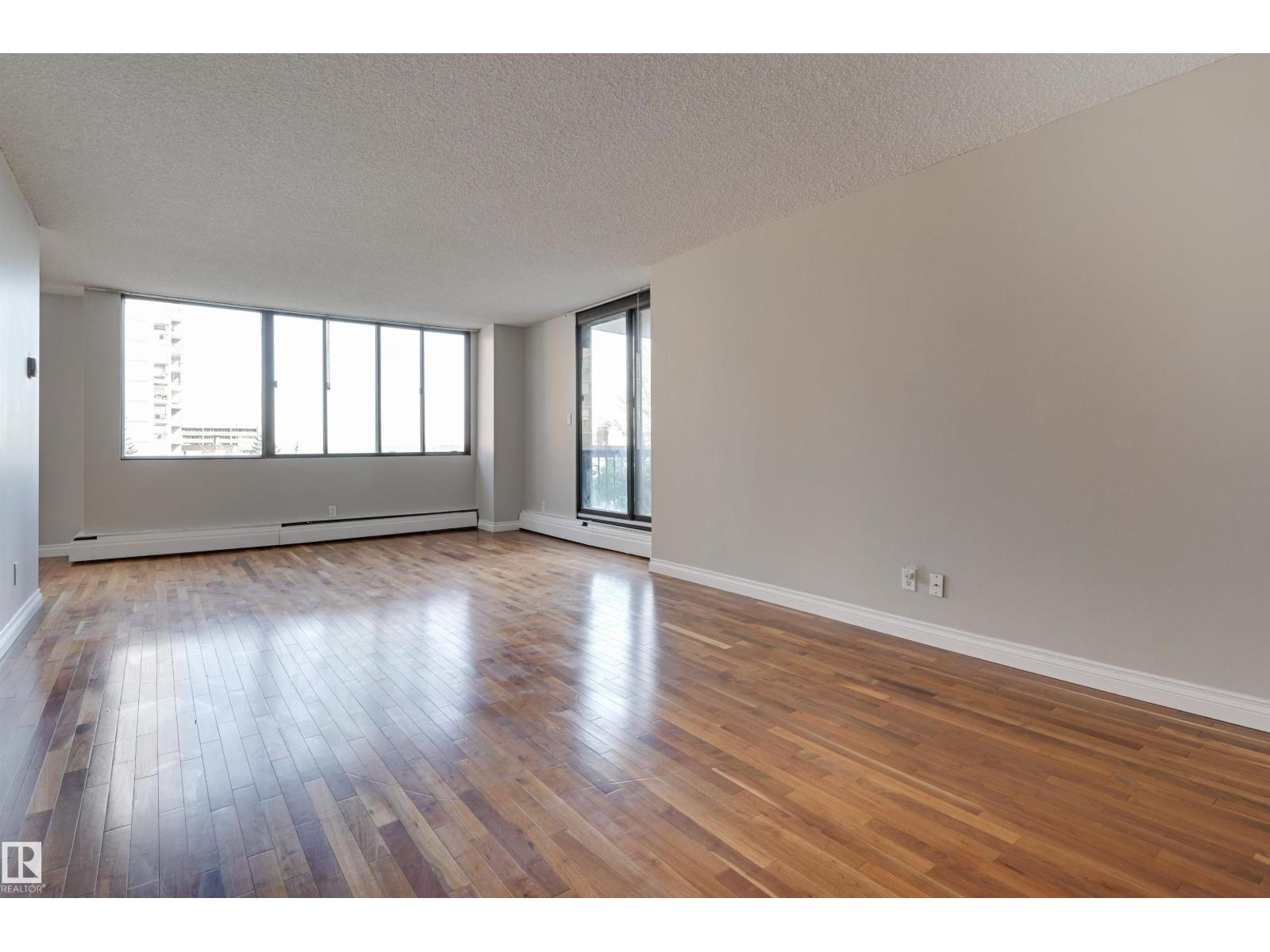Photo 2 of 301 9921 104 St Nw, Edmonton AB