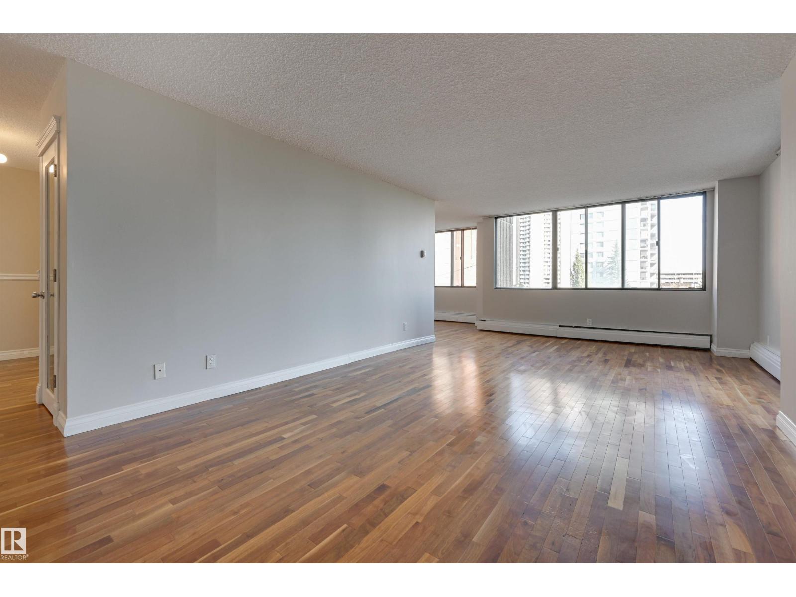 Photo 3 of 301 9921 104 St Nw, Edmonton AB