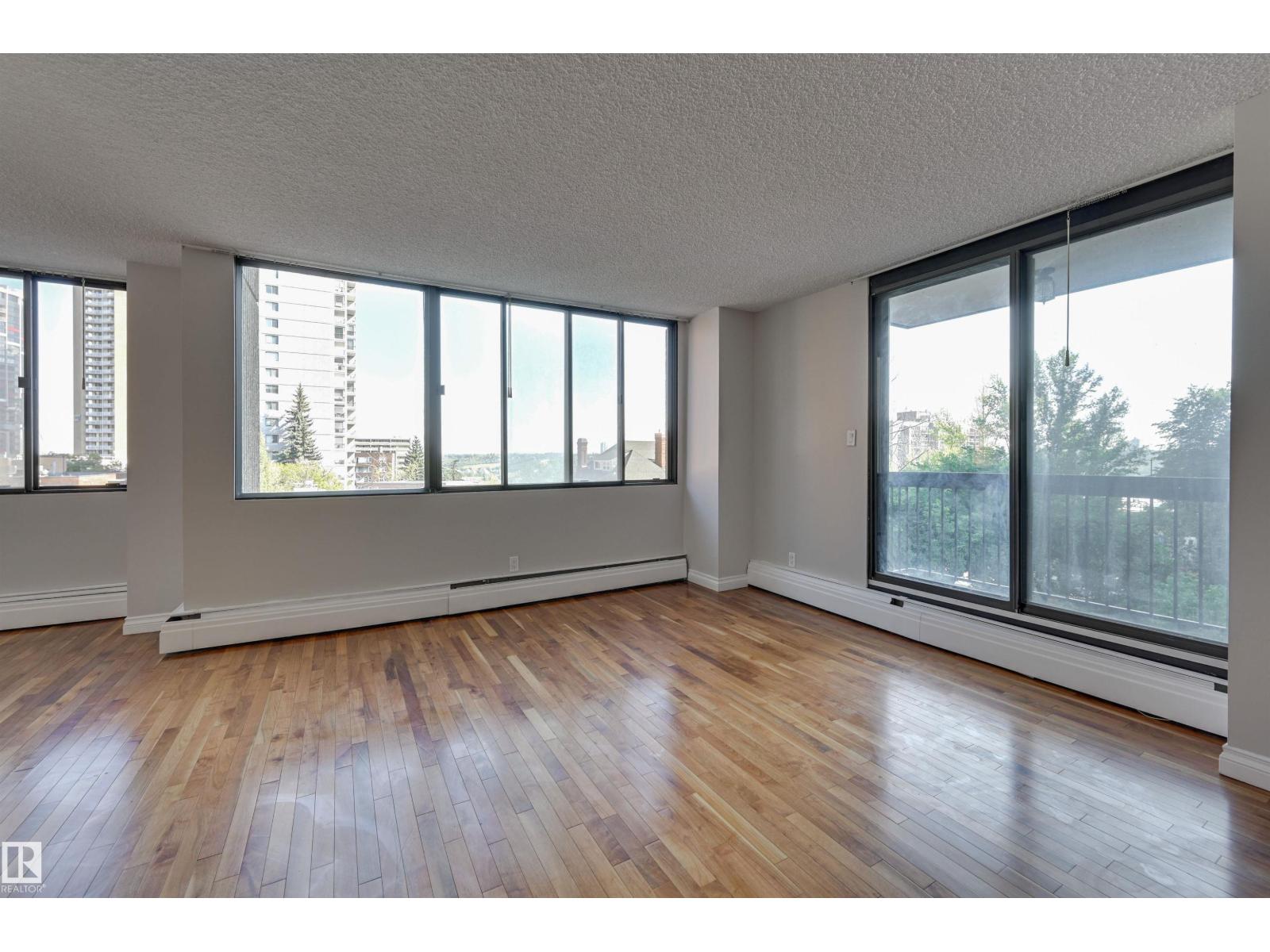 Photo 4 of 301 9921 104 St Nw, Edmonton AB