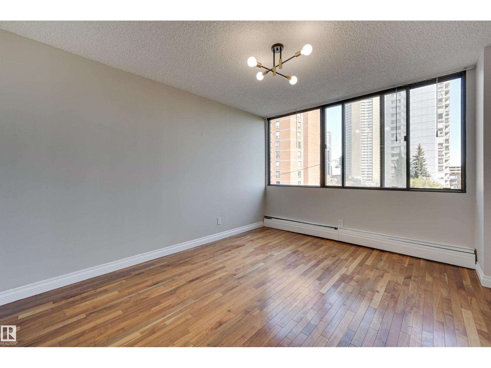 Photo 7 of 301 9921 104 St Nw, Edmonton AB