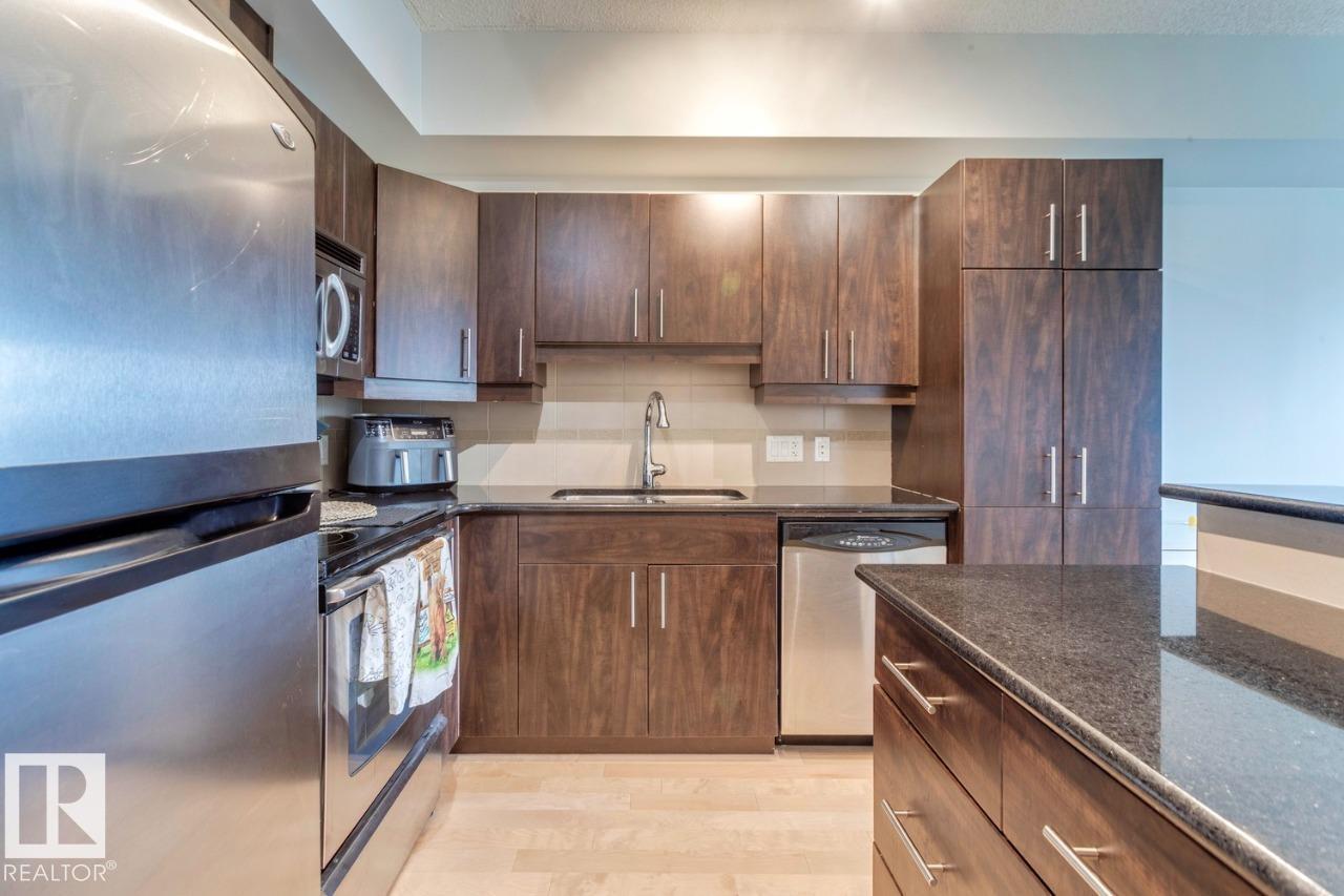 Photo 10 of 904 10303 111 St Nw, Edmonton AB