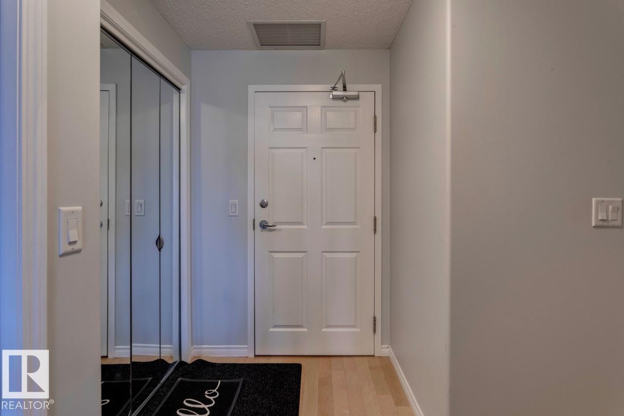 Photo 2 of 904 10303 111 St Nw, Edmonton AB