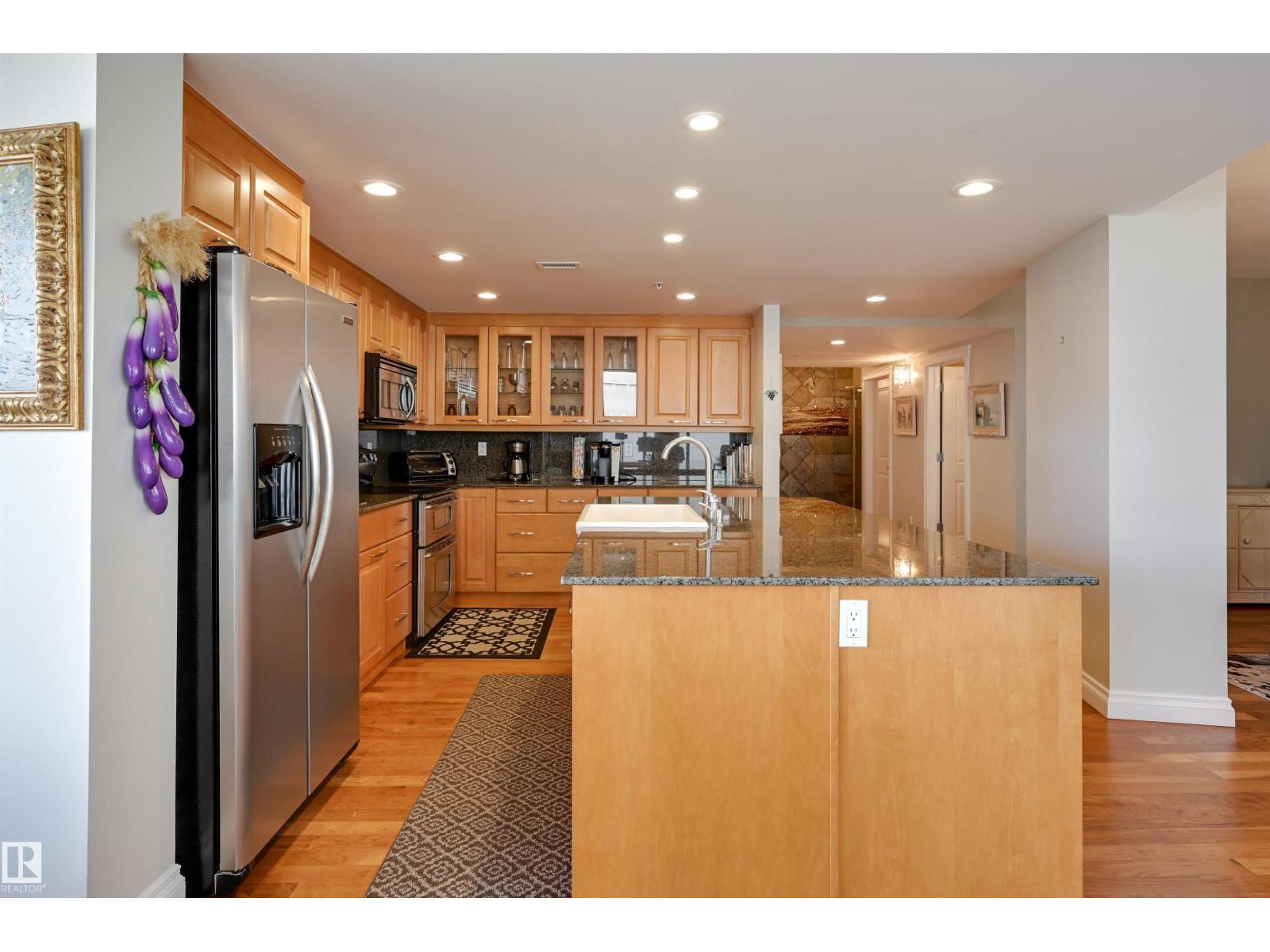 Photo 10 of 802 10028 119 St Nw, Edmonton AB