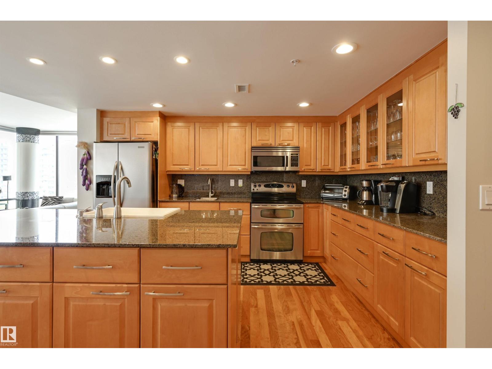 Photo 14 of 802 10028 119 St Nw, Edmonton AB