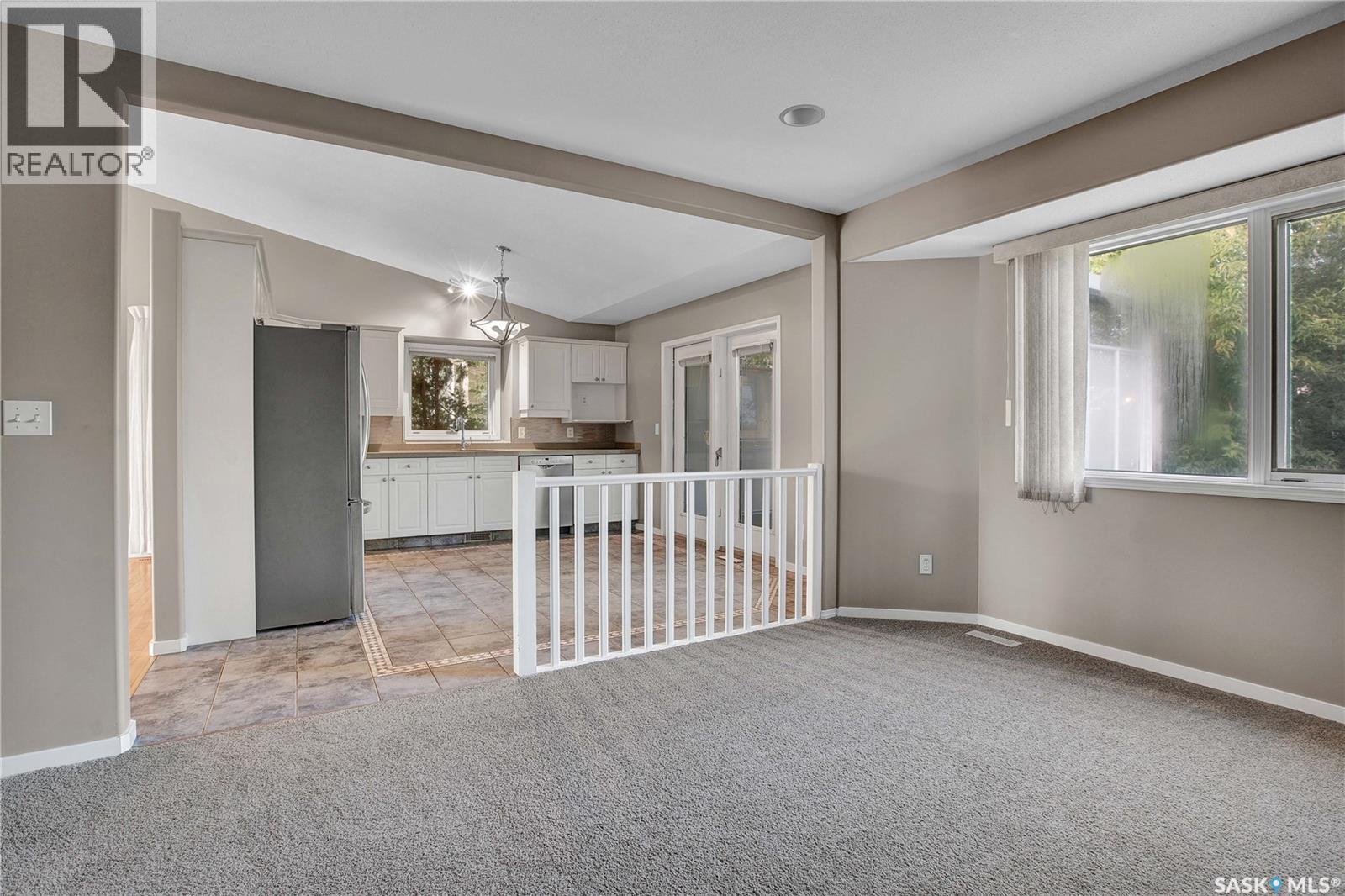 Photo 10 of 302 Blackthorn Crescent, Saskatoon SK