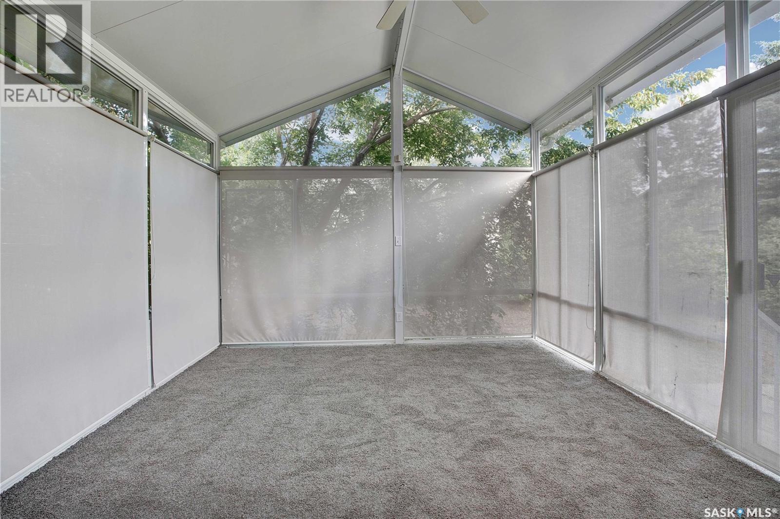 Photo 11 of 302 Blackthorn Crescent, Saskatoon SK