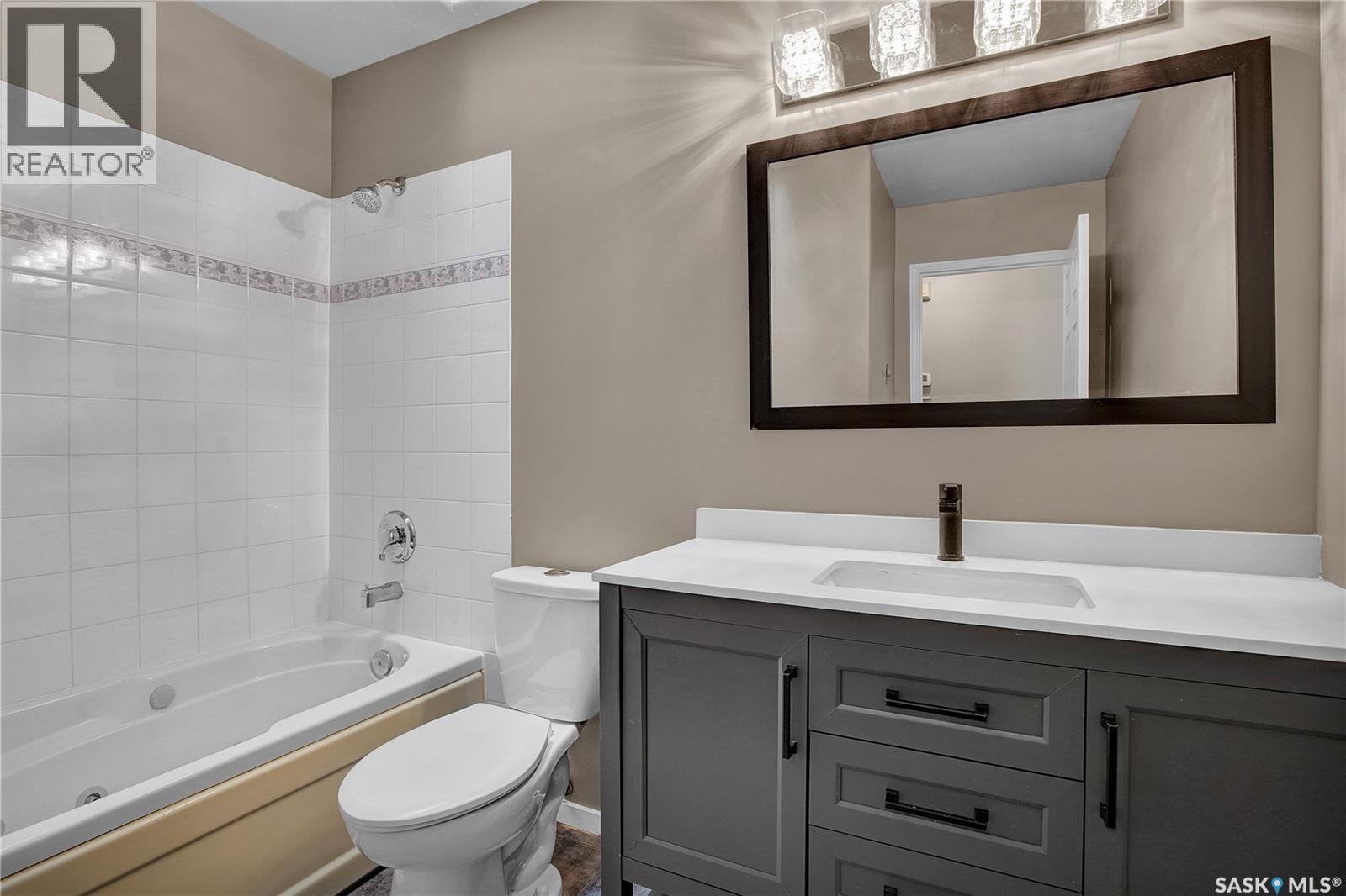 Photo 12 of 302 Blackthorn Crescent, Saskatoon SK