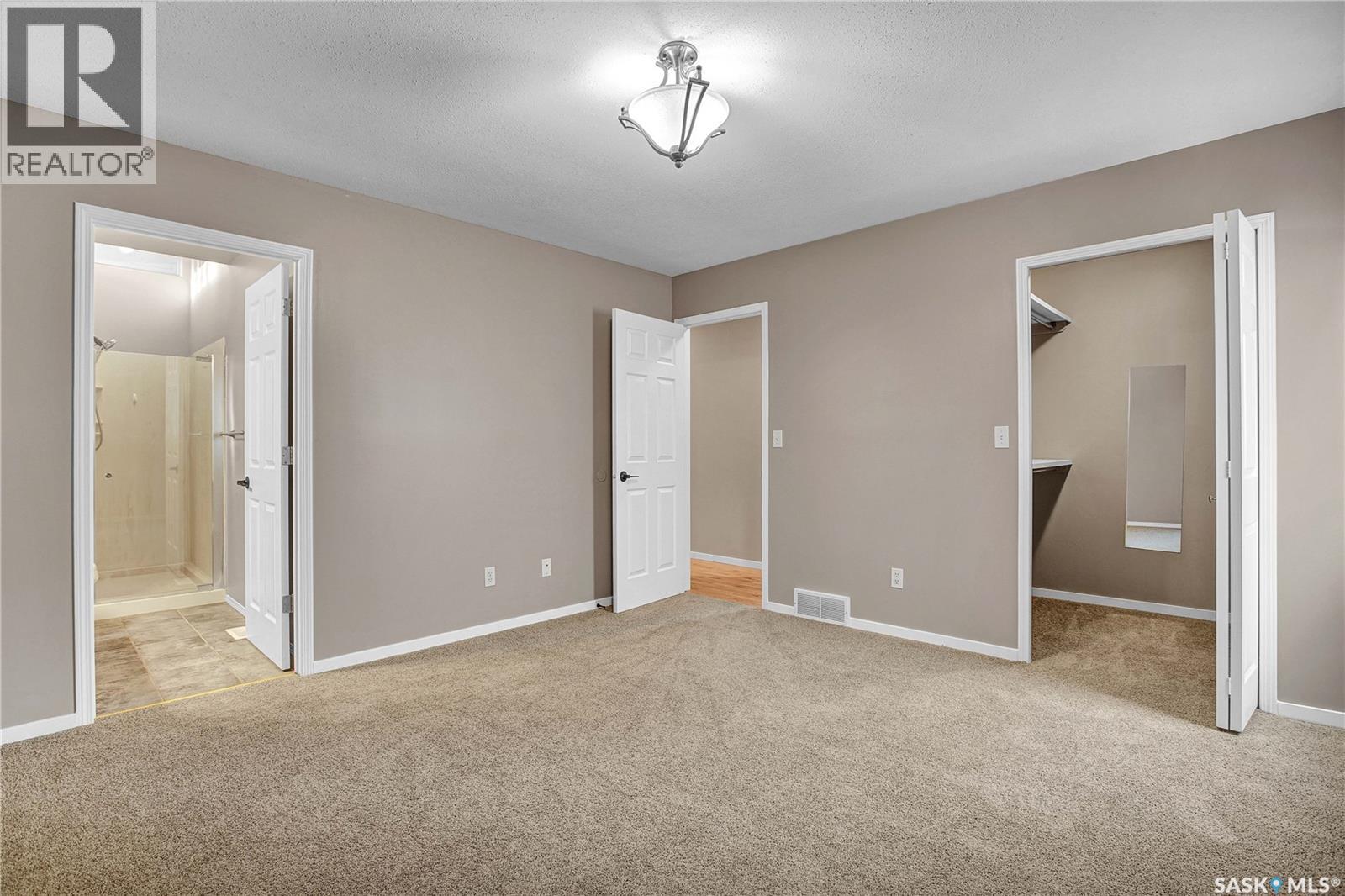 Photo 14 of 302 Blackthorn Crescent, Saskatoon SK