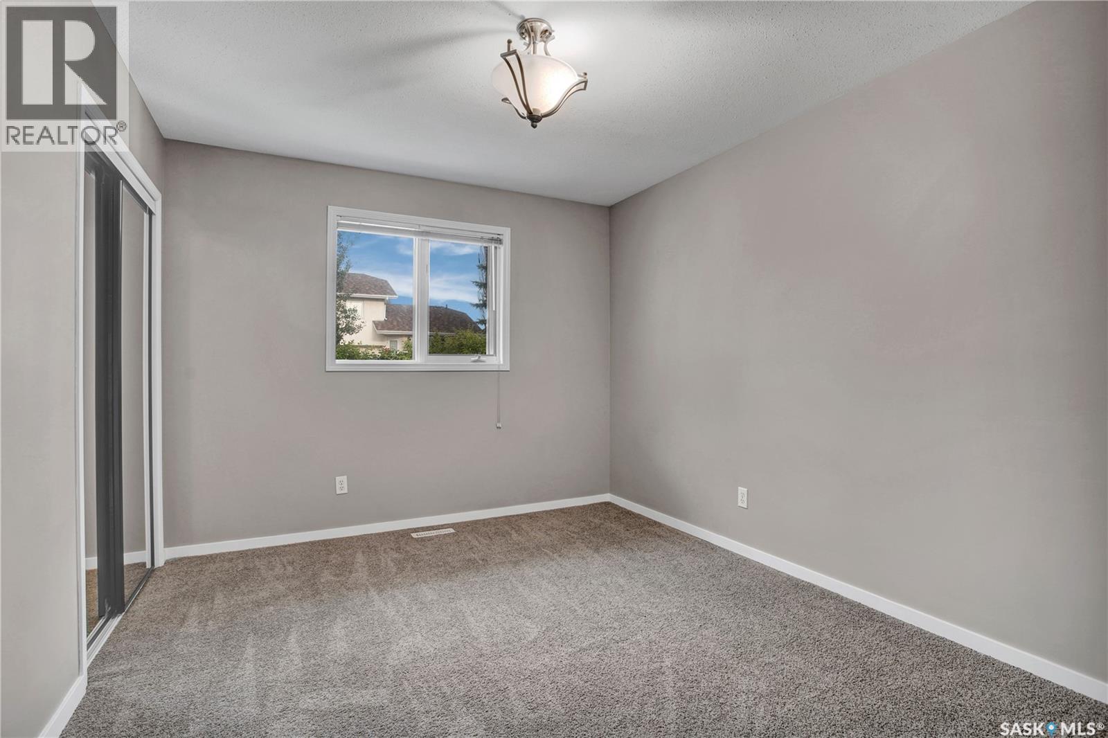Photo 17 of 302 Blackthorn Crescent, Saskatoon SK