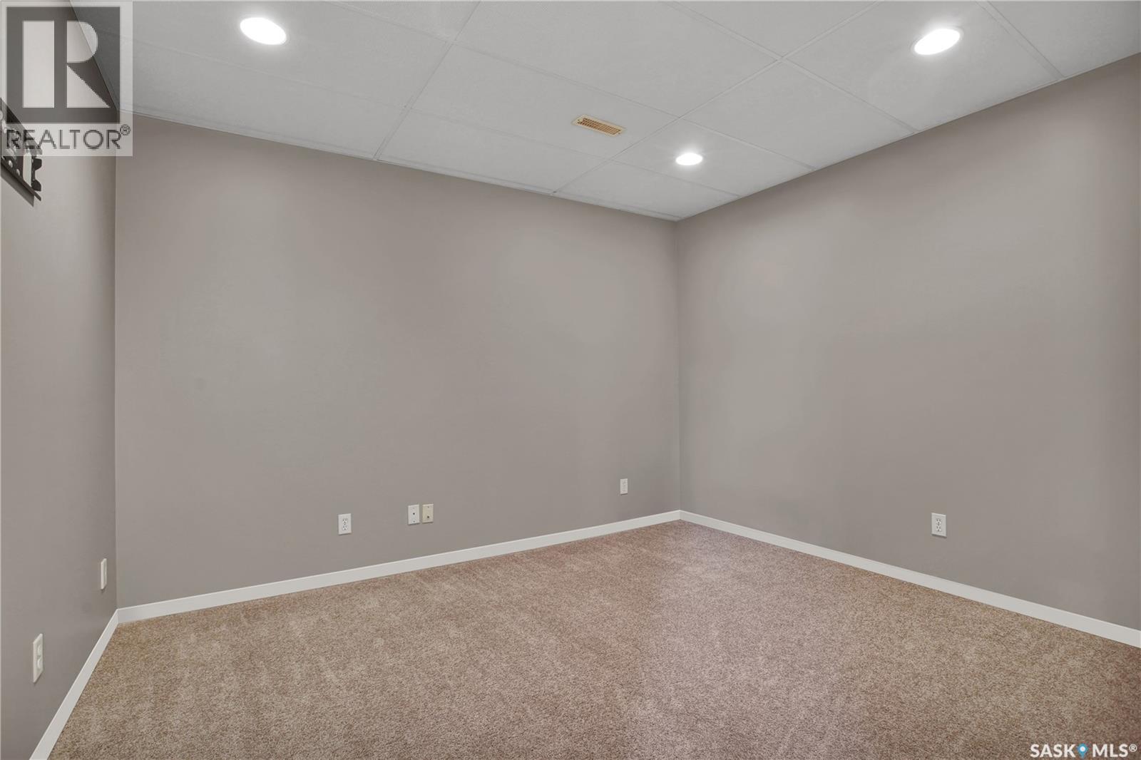 Photo 22 of 302 Blackthorn Crescent, Saskatoon SK