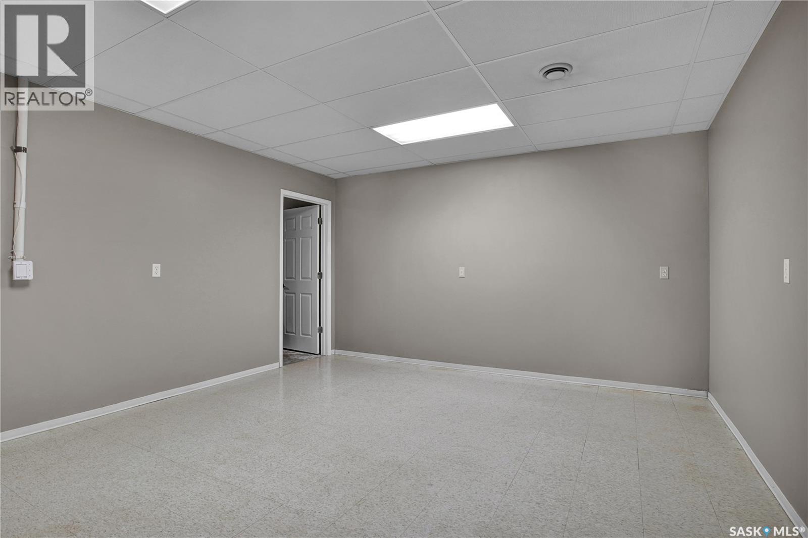 Photo 24 of 302 Blackthorn Crescent, Saskatoon SK