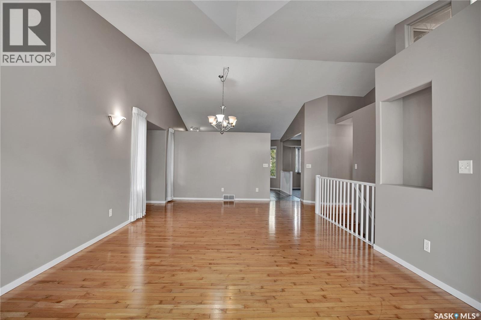Photo 3 of 302 Blackthorn Crescent, Saskatoon SK