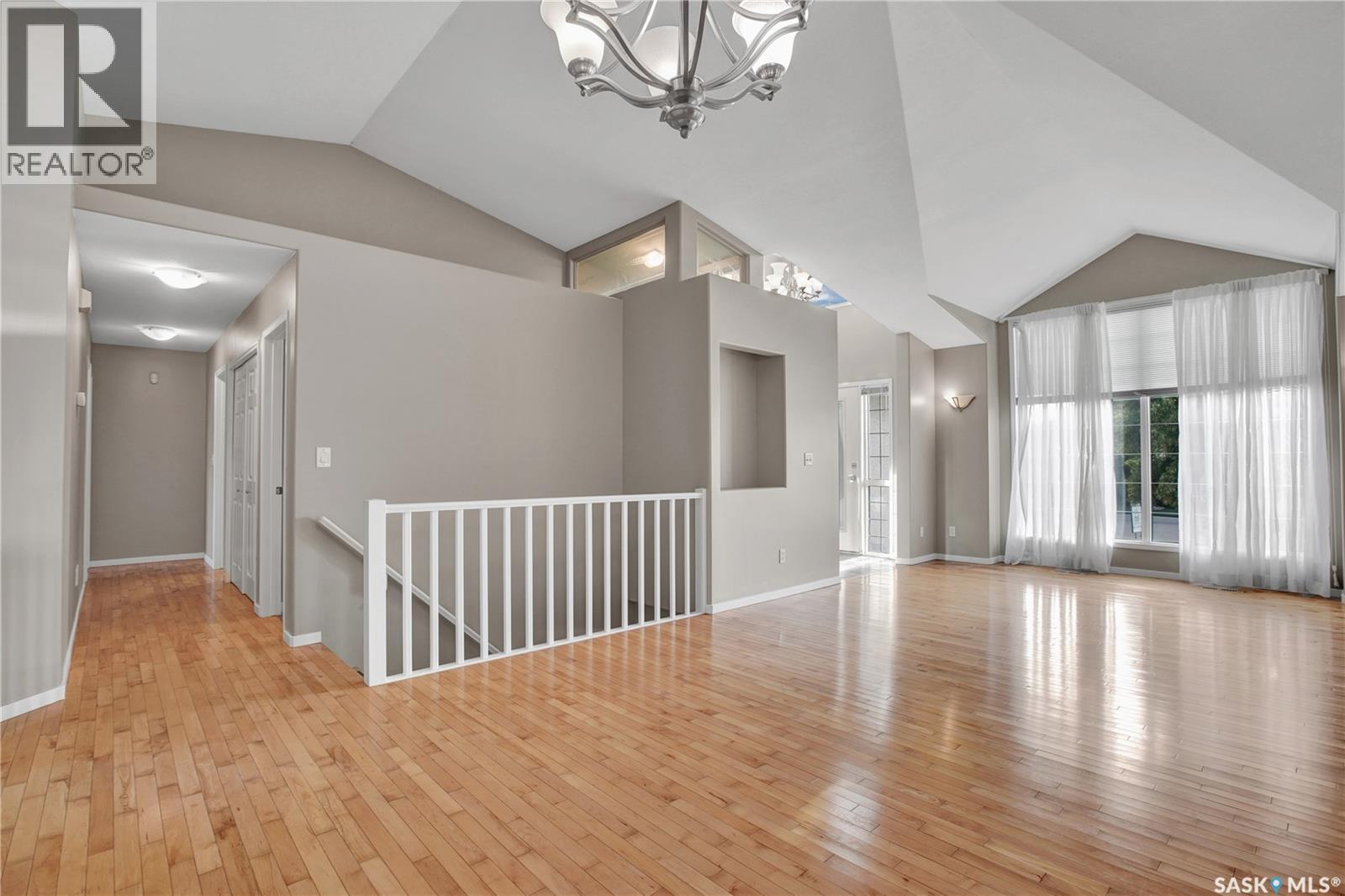 Photo 5 of 302 Blackthorn Crescent, Saskatoon SK