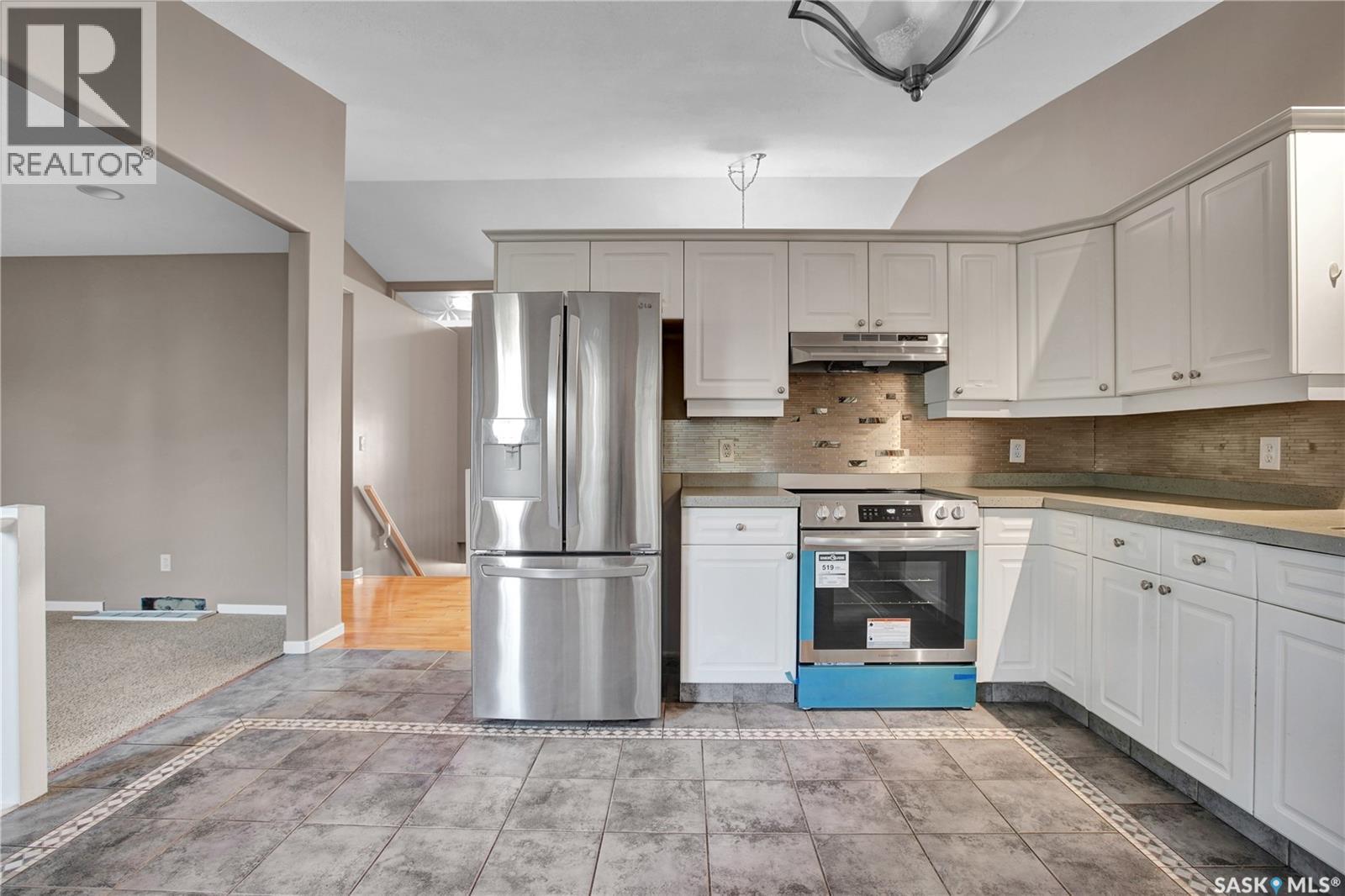 Photo 7 of 302 Blackthorn Crescent, Saskatoon SK