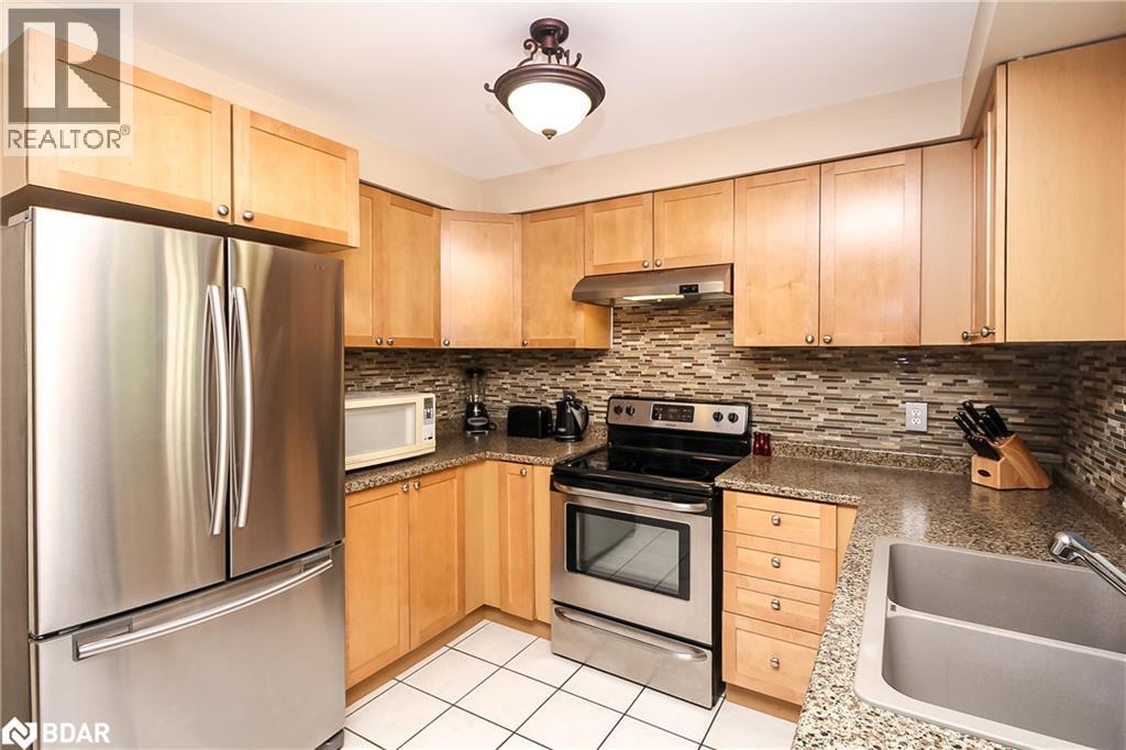 Photo 11 of 9 Birdie Court, Wasaga Beach ON