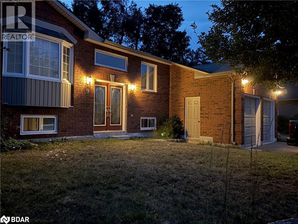 Photo 2 of 9 Birdie Court, Wasaga Beach ON