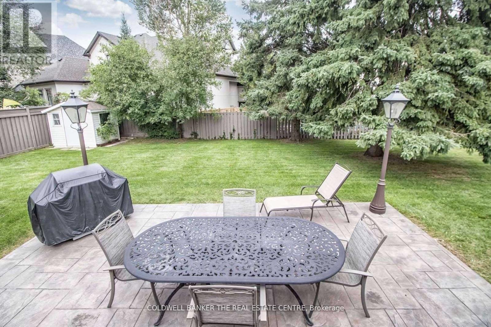 Photo 14 of 4 Orlon Crescent, Richmond Hill ON