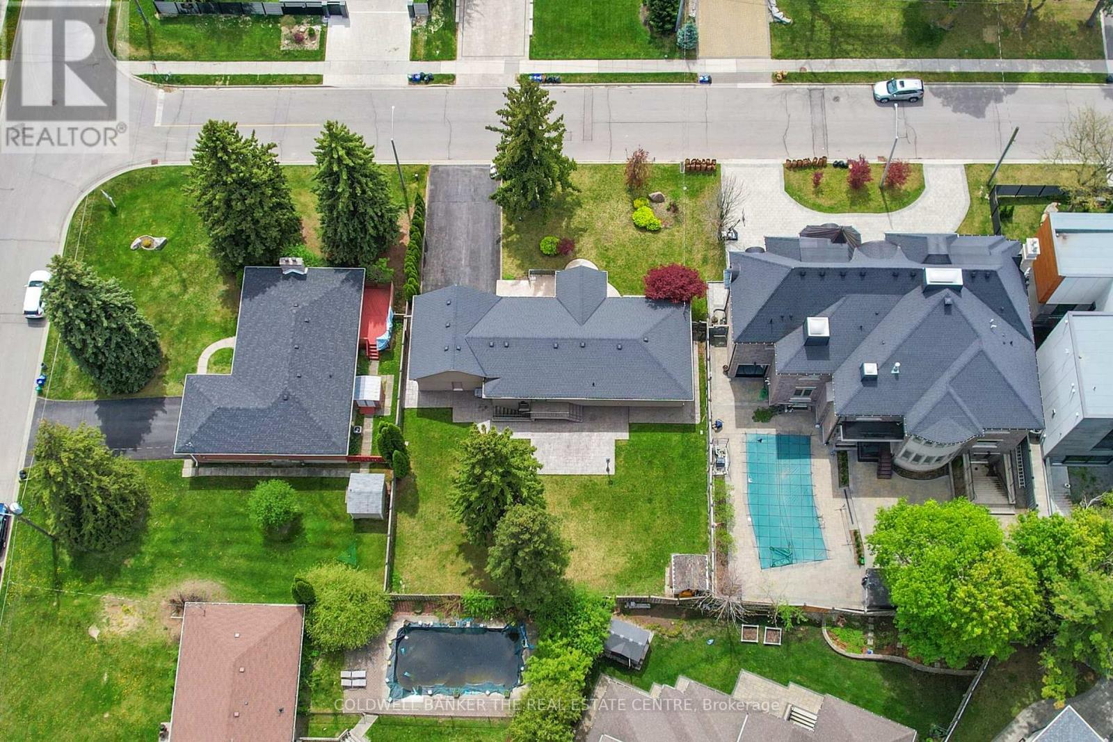 Photo 15 of 4 Orlon Crescent, Richmond Hill ON