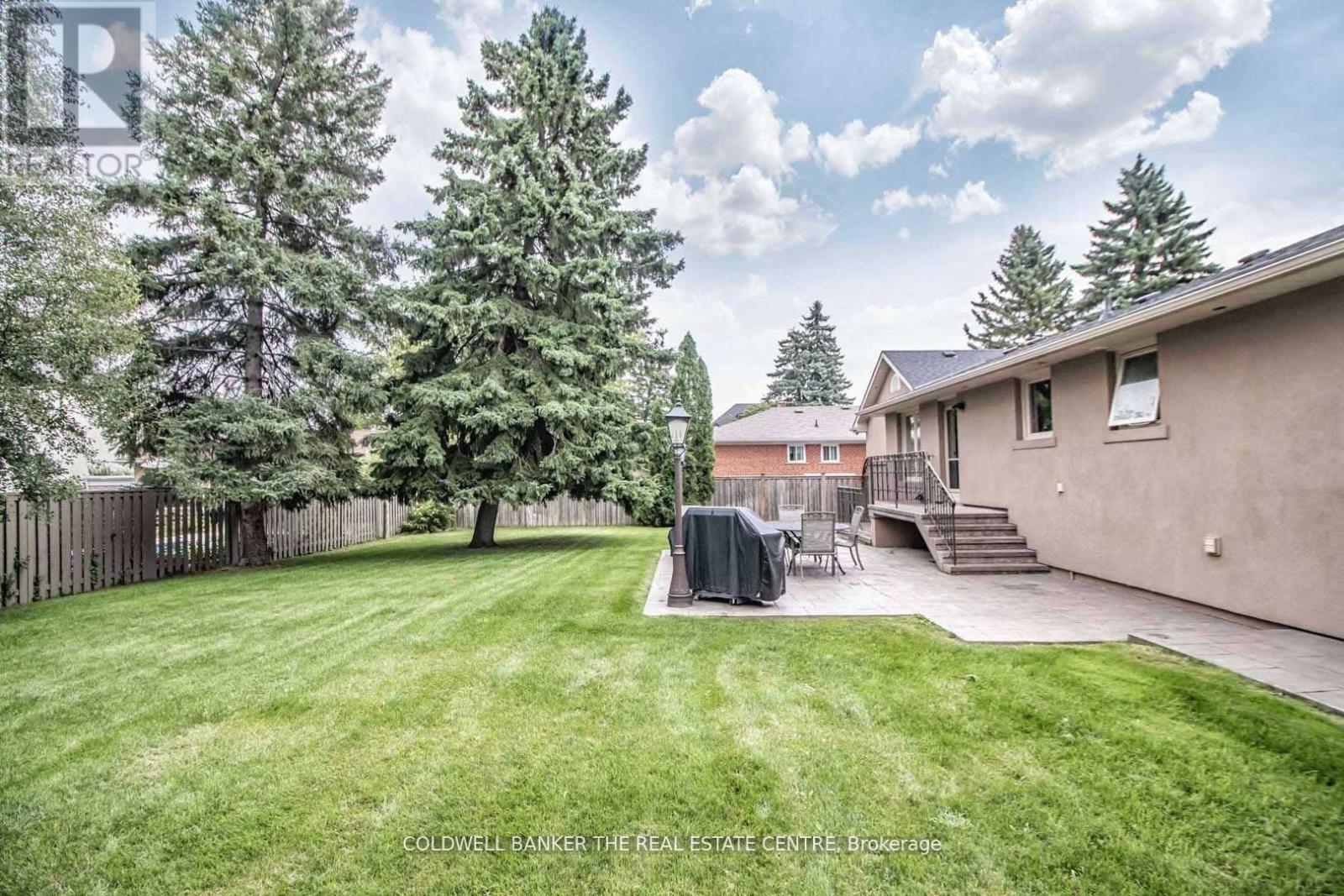 Photo 18 of 4 Orlon Crescent, Richmond Hill ON
