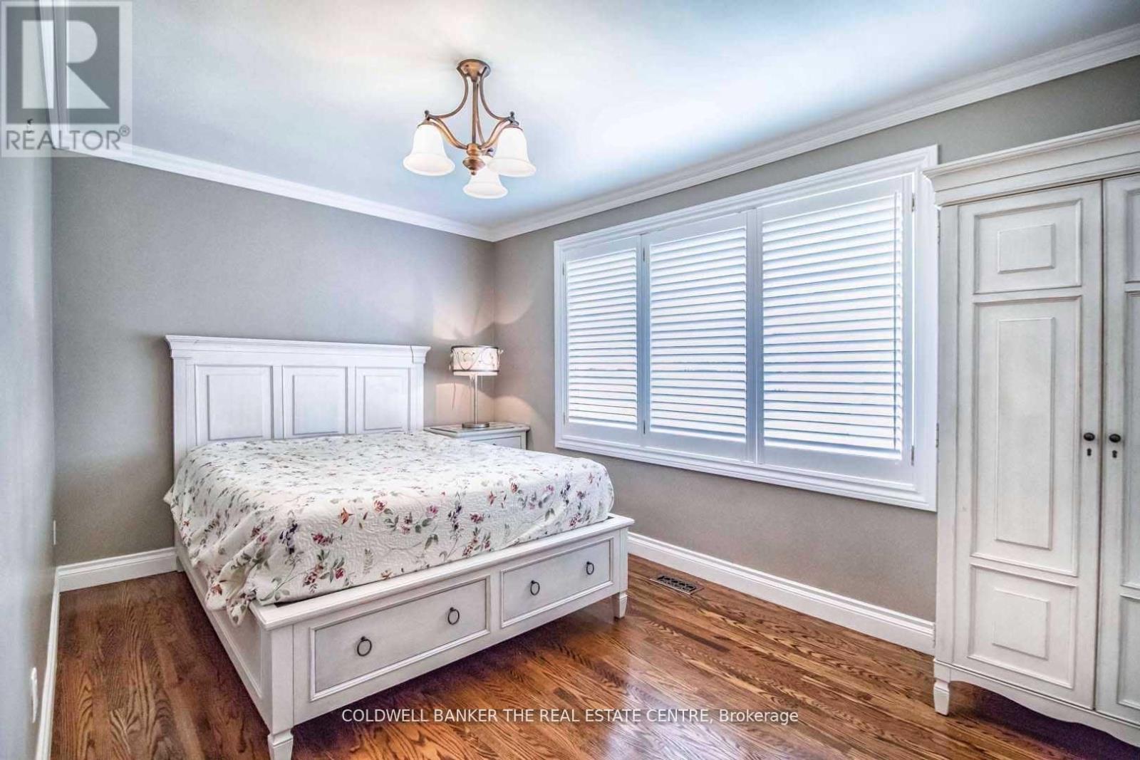 Photo 8 of 4 Orlon Crescent, Richmond Hill ON